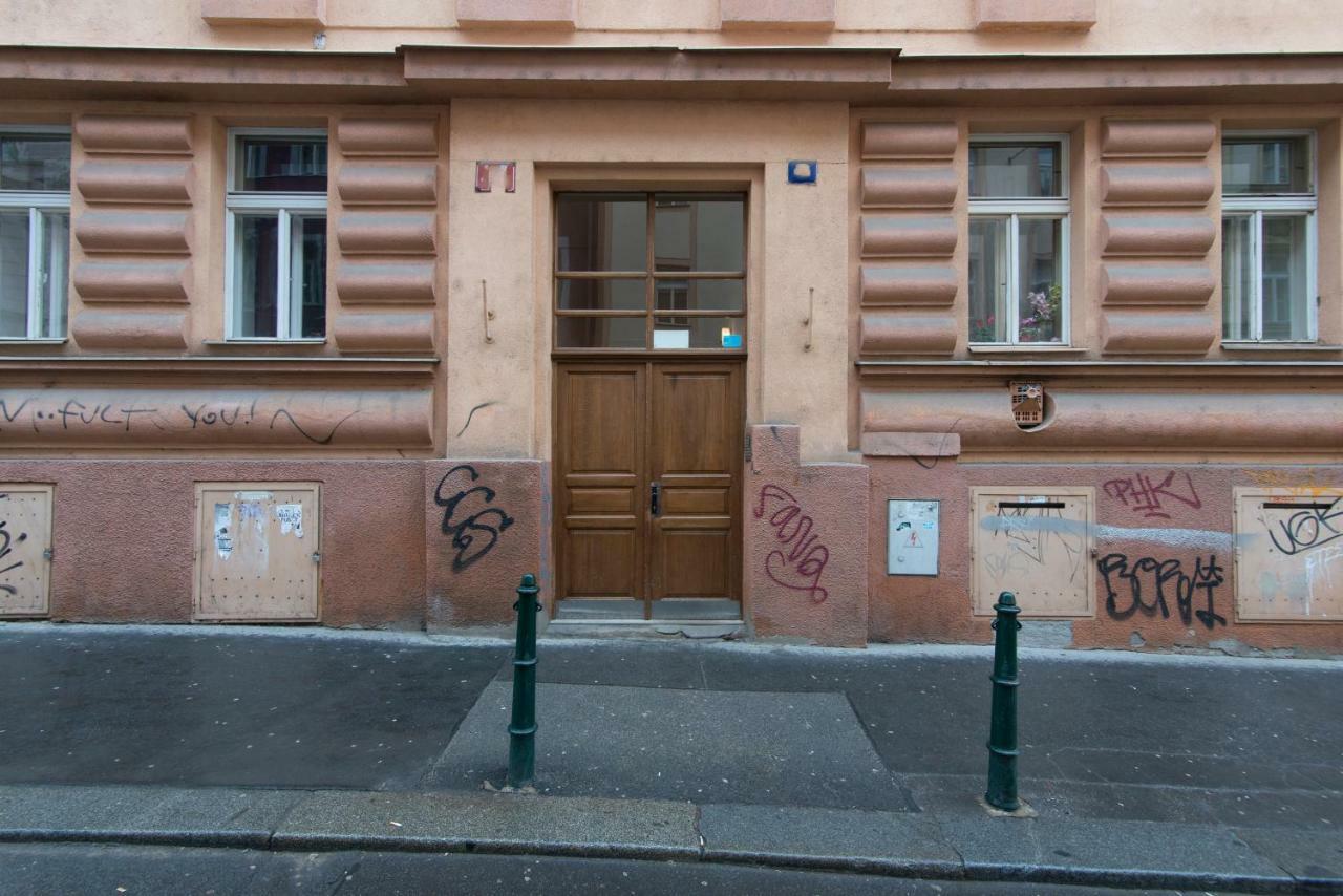 Spacious Apartment Near Wenceslas Square Prague Exterior photo